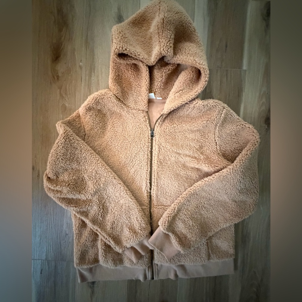 GAP women’s hooded Sherpa zip-up. Tan, size L. EUC